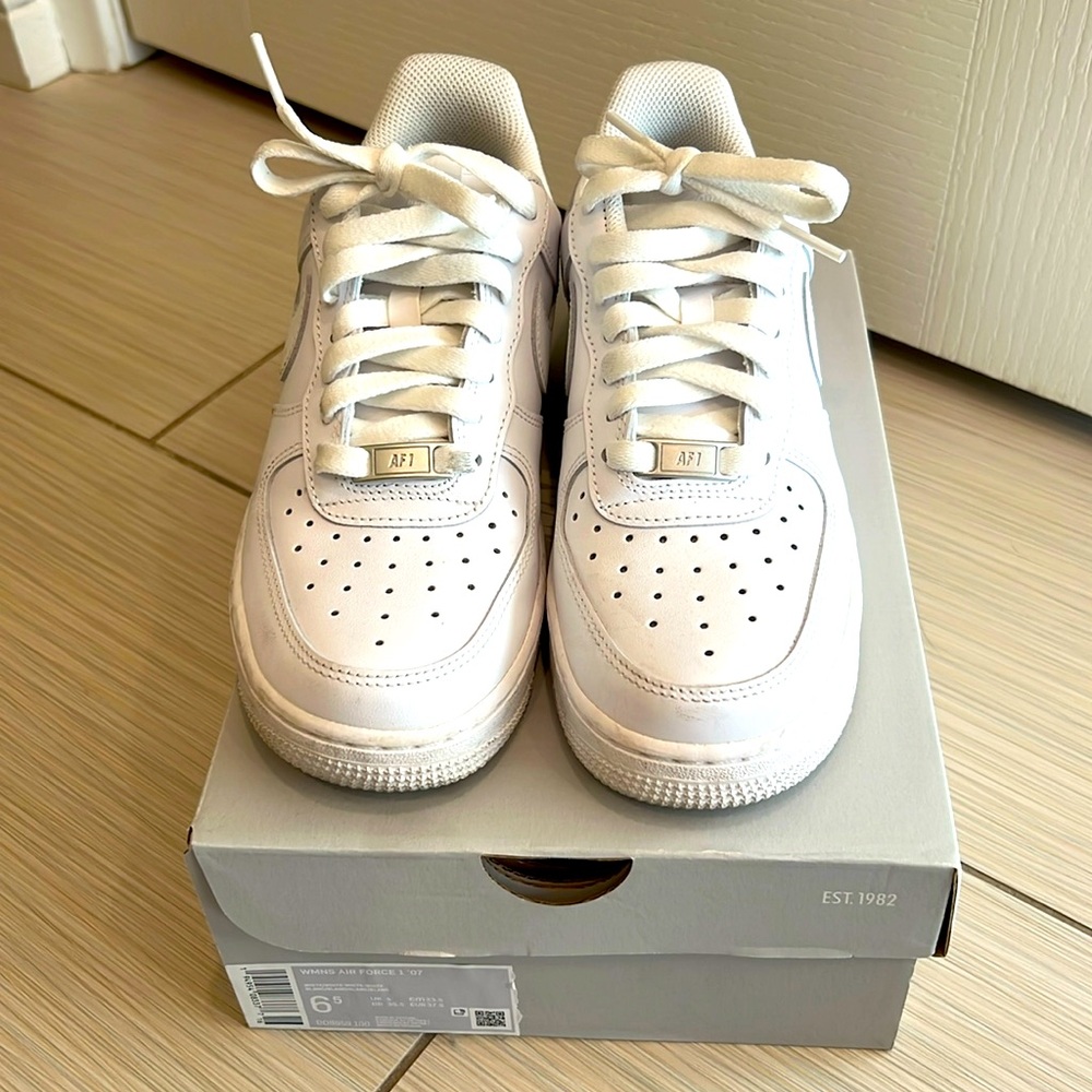 Women’s Air Force ones size 6.5